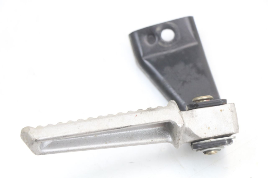 photo de Halterung für den rechten hinteren Fußrasten DAELIM A-FOUR 2T 50 (2005 - 2012) - Hauptansicht