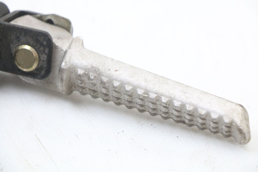 photo de Halterung für den rechten hinteren Fußrasten DAELIM A-FOUR 2T 50 (2005 - 2012) - Zoom auf Gebrauchszustand