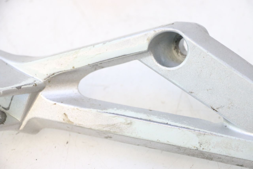 photo de FUSSRASTEN HALTEPLATTEN HINTEN RECHT MASH BIBOP 2.0 50 (2021 - 2026) - Oberflächenzustand und Material