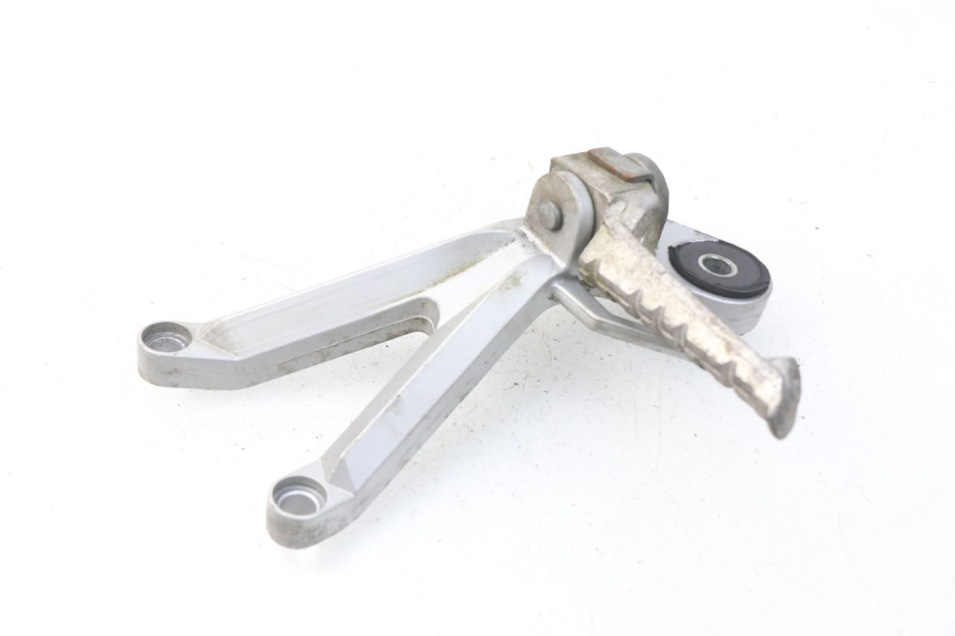 photo de FUSSRASTEN HALTEPLATTEN HINTEN RECHT HYOSUNG COMET GTR 125 (2007 - 2014) - Zoom auf Gebrauchszustand