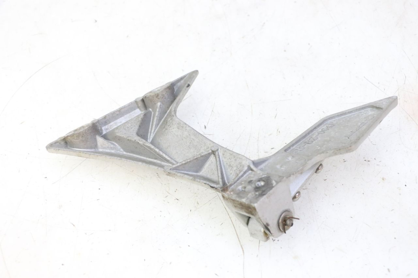 photo de FUSSRASTEN HALTEPLATTEN HINTEN RECHT STAHO FH 50 (2018 - 2019) - Technische Nahaufnahme