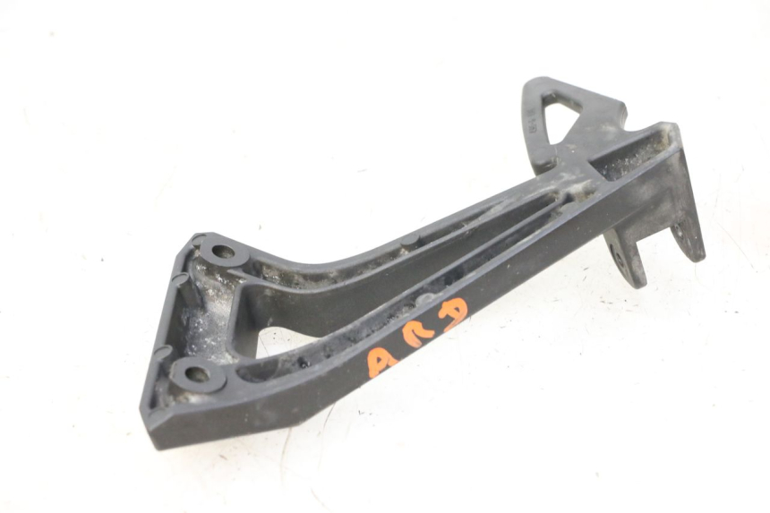 photo de FUSSRASTEN HALTEPLATTEN HINTEN RECHT YAMAHA FZ6 FAZER S2 600 (2007 - 2011) - Detailansicht des Bauteils