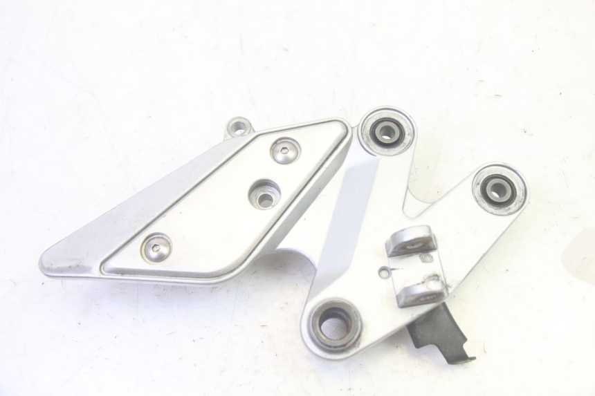 photo de FUSSRASTEN HALTEPLATTEN HINTEN RECHT YAMAHA FZ6 N FAZER 600 (2004 - 2006) - Hauptansicht