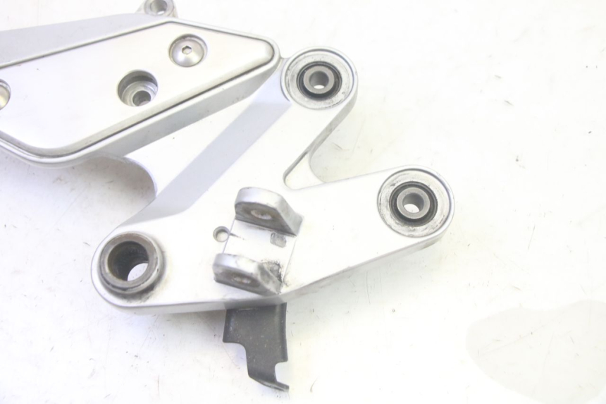 photo de FUSSRASTEN HALTEPLATTEN HINTEN RECHT YAMAHA FZ6 N FAZER 600 (2004 - 2006) - Zoom auf Gebrauchszustand