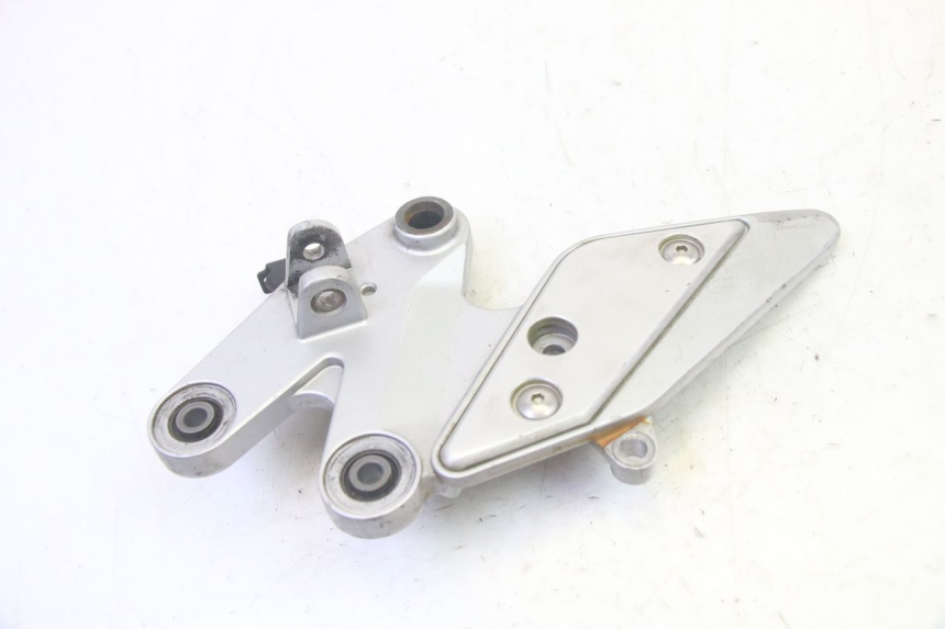 photo de FUSSRASTEN HALTEPLATTEN HINTEN RECHT YAMAHA FZ6 N FAZER 600 (2004 - 2006) - Alternative Perspektive