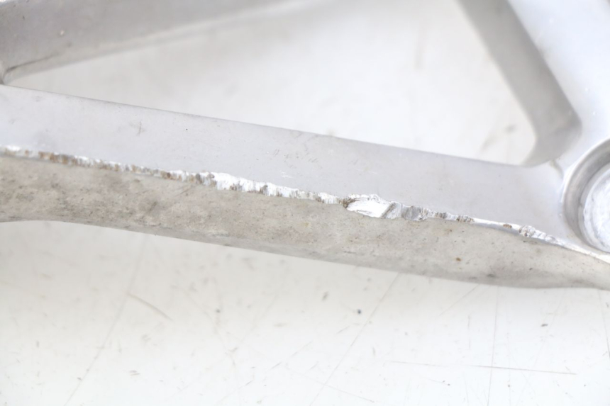 photo de RECHTE HINTERE FUßRASTENHALTERUNG YAMAHA FZS FAZER 600 (1998 - 2001) - Zoom auf Gebrauchszustand