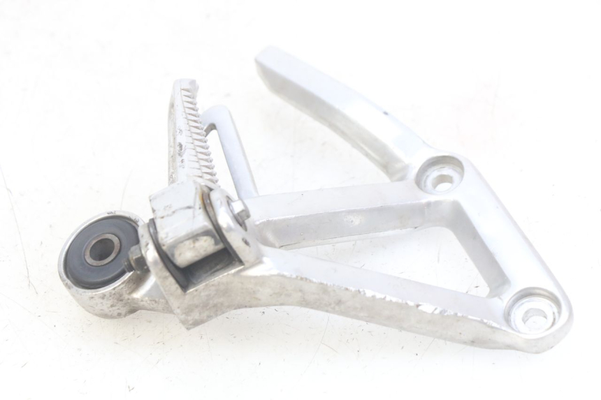 photo de RECHTE HINTERE FUßRASTENHALTERUNG YAMAHA FZS FAZER 600 (1998 - 2001) - Alternative Perspektive