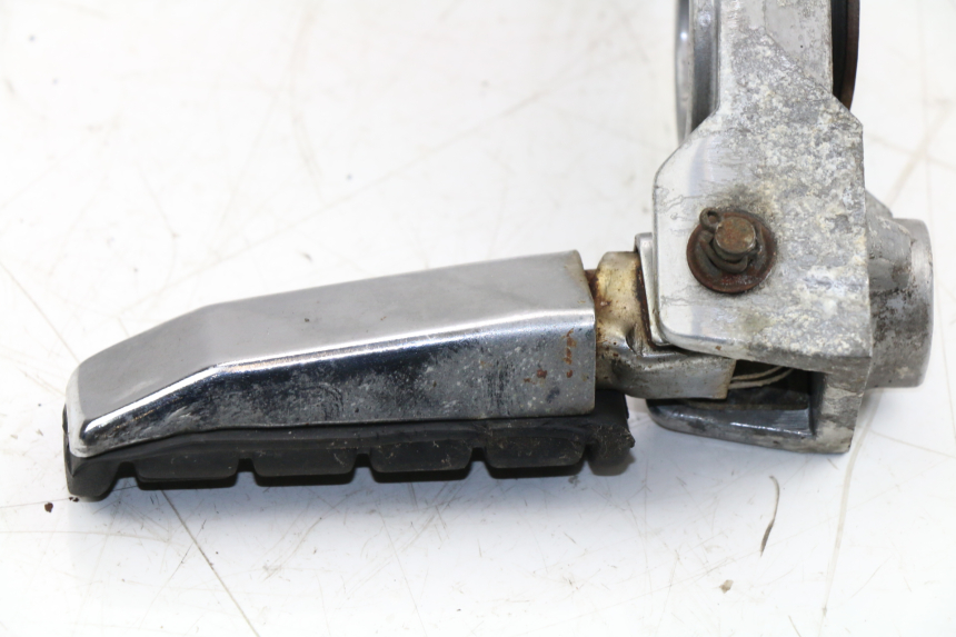 photo de FUSSRASTEN HALTEPLATTEN HINTEN RECHT YAMAHA FZX FAZER 750 (1987 - 1998) - Alternativer Blickwinkel