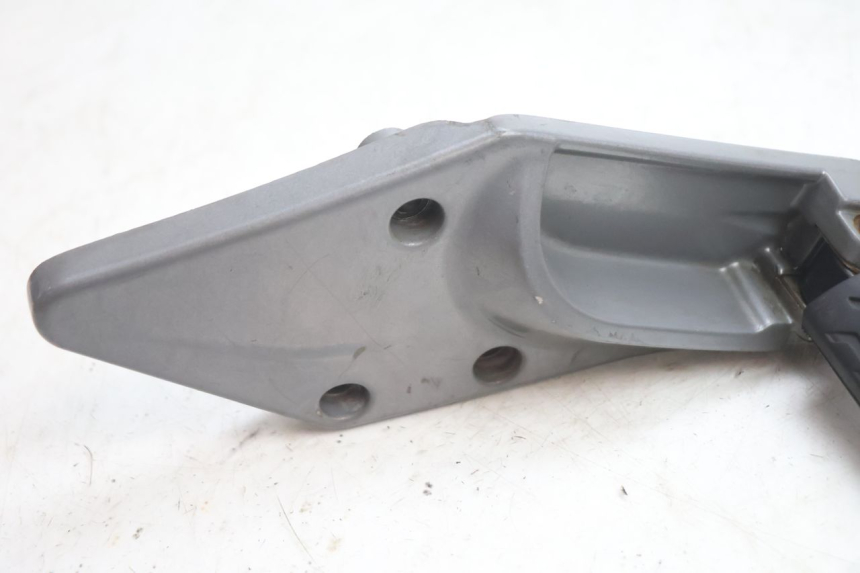 photo de FUSSRASTEN HALTEPLATTEN HINTEN RECHT GILERA GP 800 (2007 - 2013) - Detailansicht des Bauteils