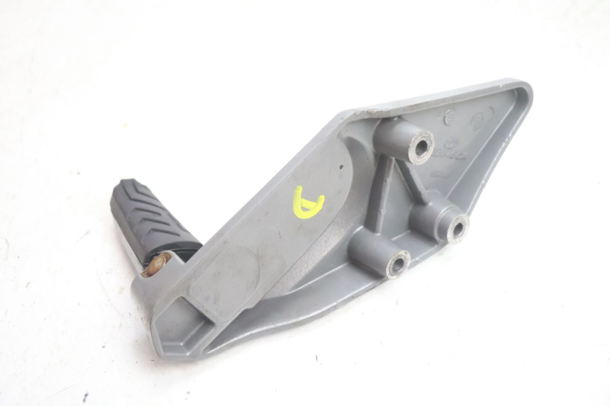 photo de FUSSRASTEN HALTEPLATTEN HINTEN RECHT GILERA GP 800 (2007 - 2013) - Weitere Ansicht des Artikels