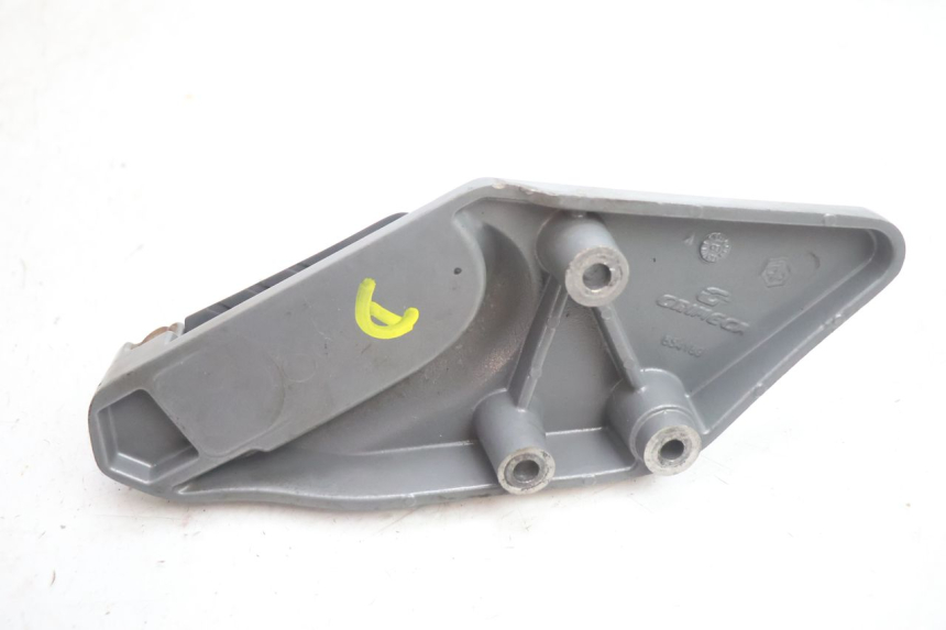 photo de FUSSRASTEN HALTEPLATTEN HINTEN RECHT GILERA GP 800 (2007 - 2013) - Charakteristische Merkmale