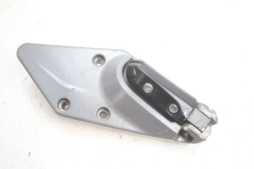 photo de FUSSRASTEN HALTEPLATTEN HINTEN RECHT GILERA GP 800 (2007 - 2013) - Technische Nahaufnahme