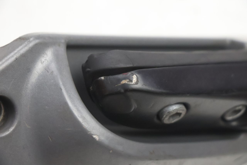 photo de FUSSRASTEN HALTEPLATTEN HINTEN RECHT GILERA GP 800 (2007 - 2013) - Geprüftes Gebrauchtteil