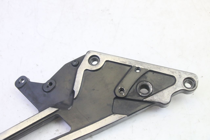 photo de FUSSRASTEN HALTEPLATTEN HINTEN RECHT KAWASAKI GPZ RX 1000 (1986 - 1988) - Zoom auf Gebrauchszustand