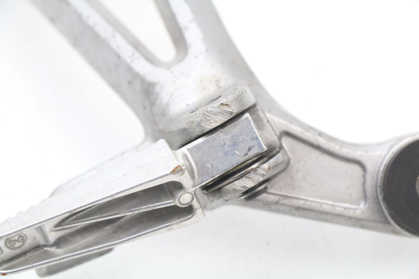 photo de FUSSRASTEN HALTEPLATTEN HINTEN RECHT SUZUKI GSX-R GSXR 600 (2008 - 2010) - Zoom auf Gebrauchszustand