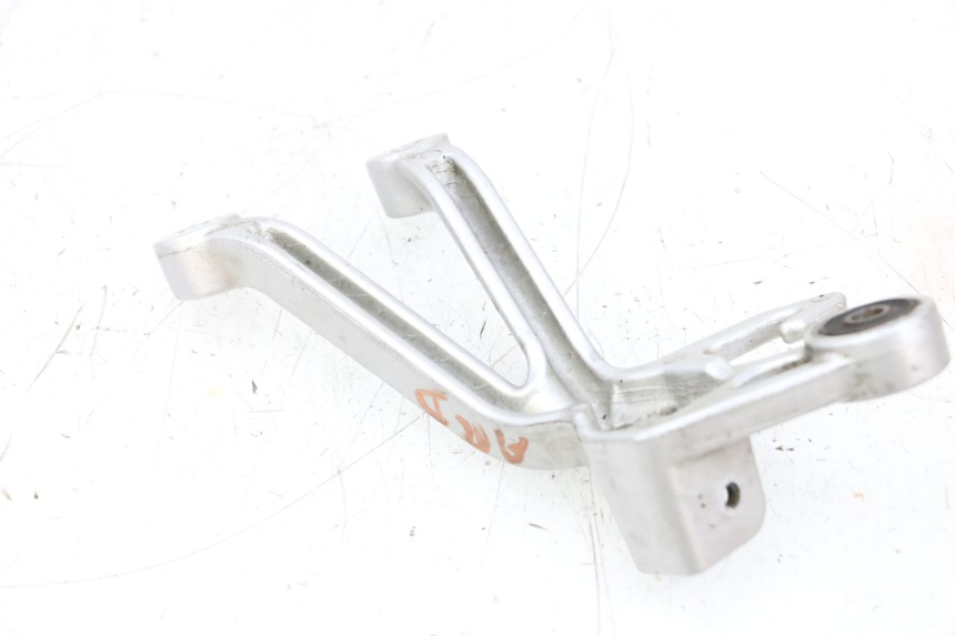 photo de FUSSRASTEN HALTEPLATTEN HINTEN RECHT SUZUKI GSXR GSX-R 1000 (2003 - 2004) - Zoom auf Gebrauchszustand