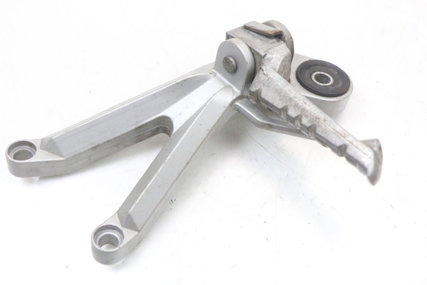 photo de FUSSRASTEN HALTEPLATTEN HINTEN RECHT HYOSUNG GTR 125 (2006 - 2008) - Zoom auf Gebrauchszustand