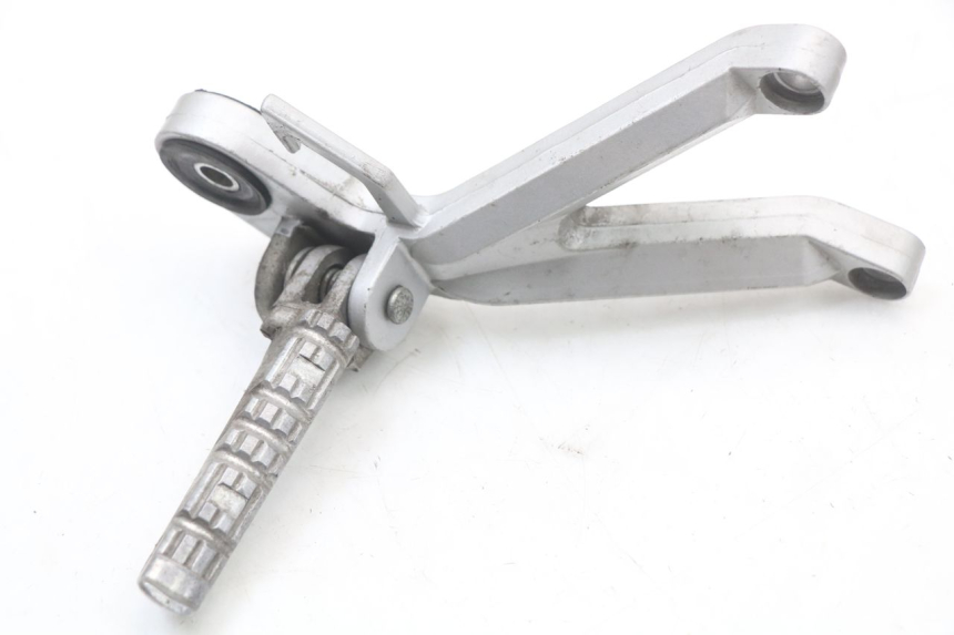 photo de FUSSRASTEN HALTEPLATTEN HINTEN RECHT HYOSUNG GTR 125 (2006 - 2008) - Alternative Perspektive