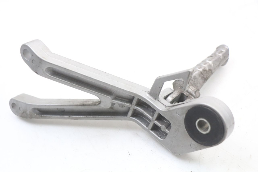 photo de FUSSRASTEN HALTEPLATTEN HINTEN RECHT HYOSUNG GTR 125 (2006 - 2008) - Oberflächenzustand und Material