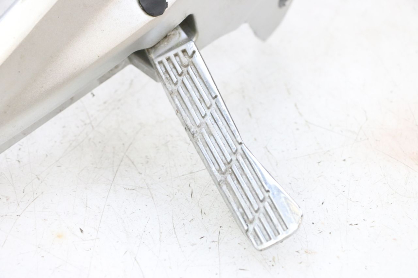 photo de FUSSRASTEN HALTEPLATTEN HINTEN RECHT JM MOTORS GTS 125 (2015 - 2019) - Alternative Perspektive