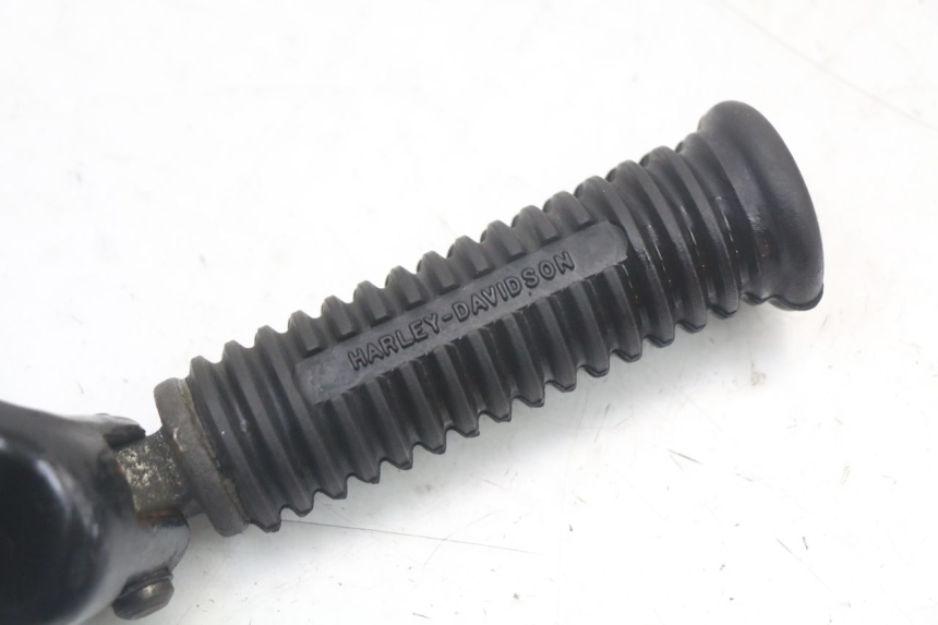 photo de FUSSRASTEN HALTEPLATTEN HINTEN RECHT HARLEY DAVIDSON SPORTSTER XL CUSTOM 883 (1999 - 2006) - Oberflächenzustand und Material