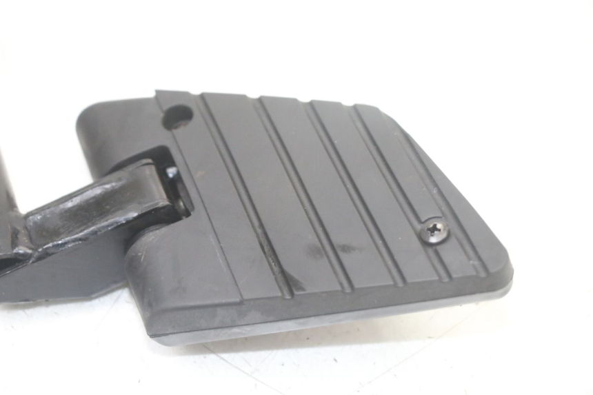 photo de FUSSRASTEN HALTEPLATTEN HINTEN RECHT KYMCO PEOPLE S 125 (2000 - 2008) - Zoom auf Gebrauchszustand