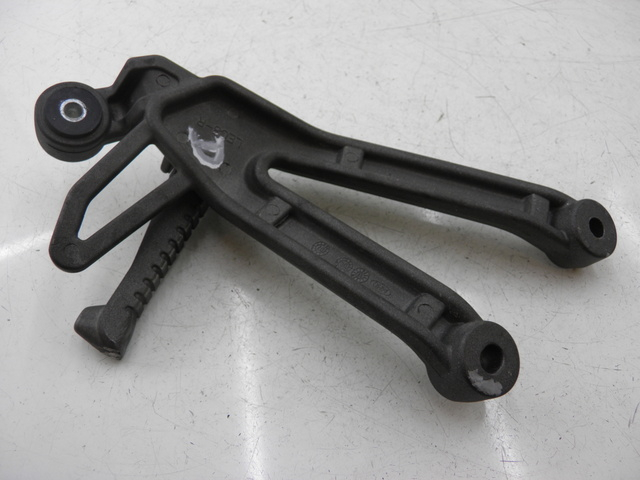 photo de FUSSRASTEN HALTEPLATTEN HINTEN RECHT KYMCO QUANNON NAKED 125 (2010) - Alternative Perspektive