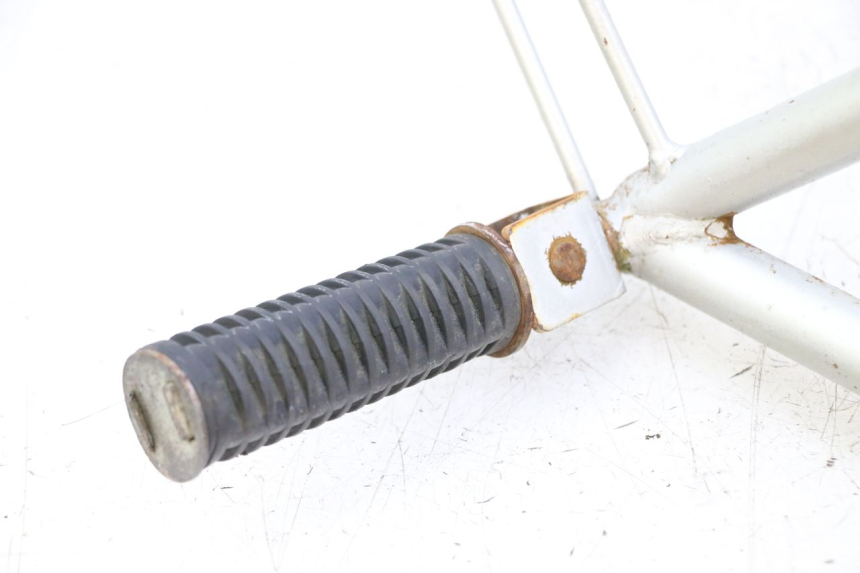 photo de FUSSRASTEN HALTEPLATTEN HINTEN RECHT KYMCO STRYKER OFF ROAD 125 (1999 - 2005) - Details der Befestigungspunkte