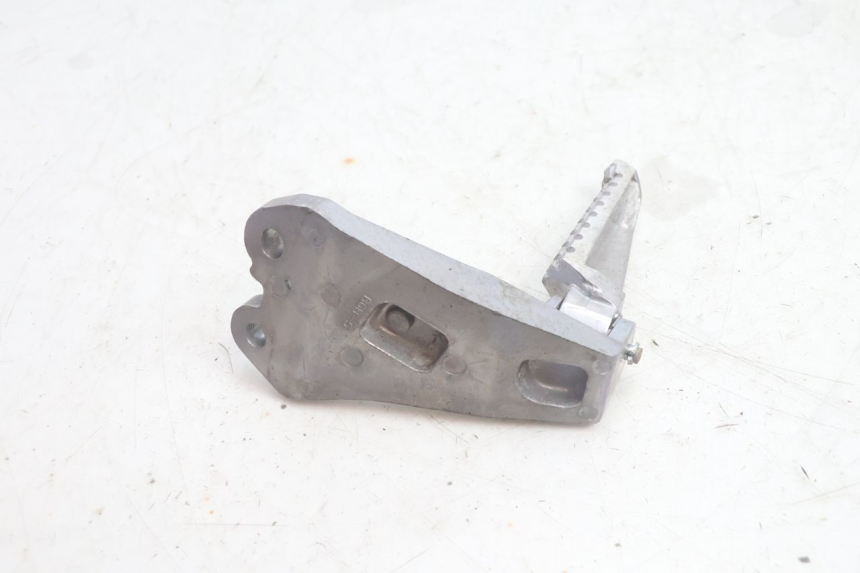 photo de FUSSRASTEN HALTEPLATTEN HINTEN RECHT YAMAHA N-MAX NMAX 125 (2021 - 2024) - Details der Befestigungspunkte