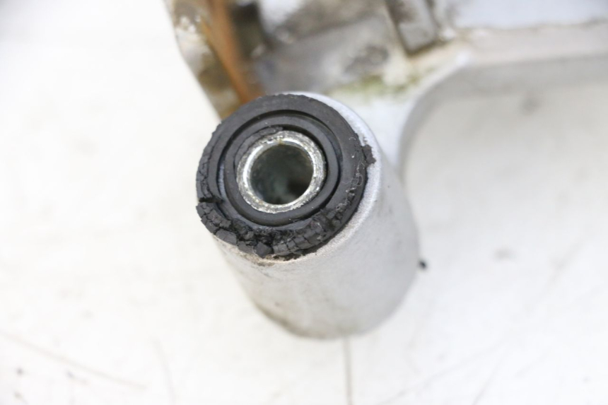 photo de FUSSRASTEN HALTEPLATTEN HINTEN RECHT HONDA NSR R 125 (1994 - 2003) - Zoom auf Gebrauchszustand