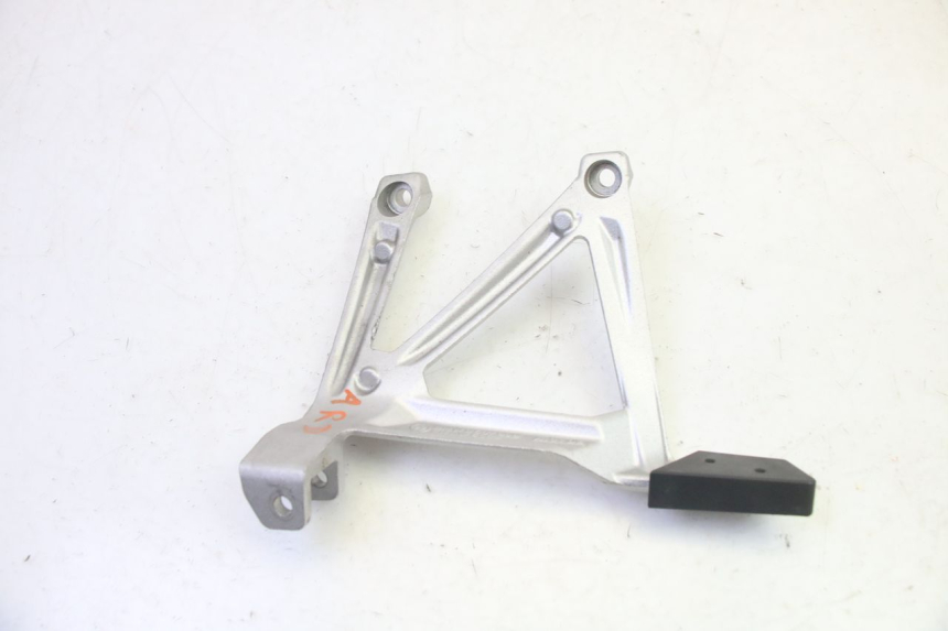 photo de FUSSRASTEN HALTEPLATTEN HINTEN RECHT BMW R GS 1250 (2021 - 2024) - Zoom auf Gebrauchszustand