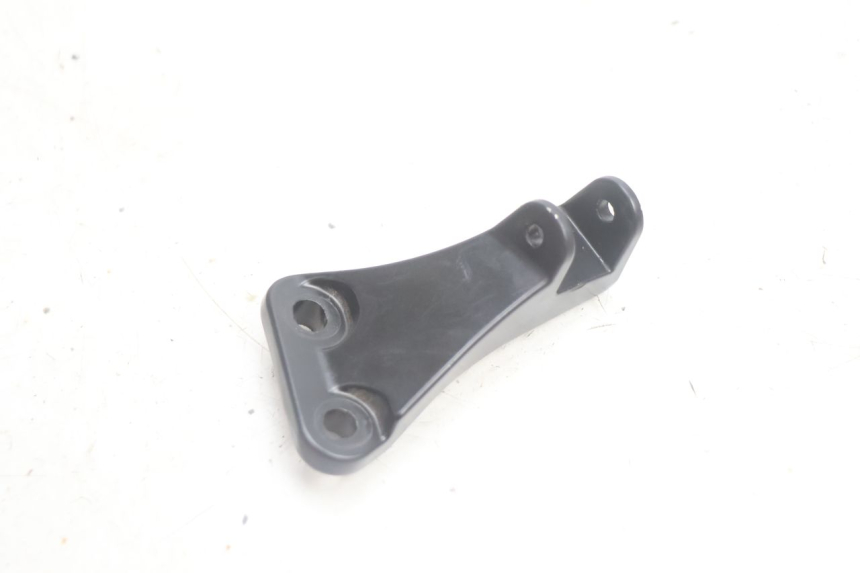 photo de FUSSRASTEN HALTEPLATTEN HINTEN RECHT JM MOTORS R-MAX TECH 50 (2024 - 2026) - Detailansicht des Bauteils