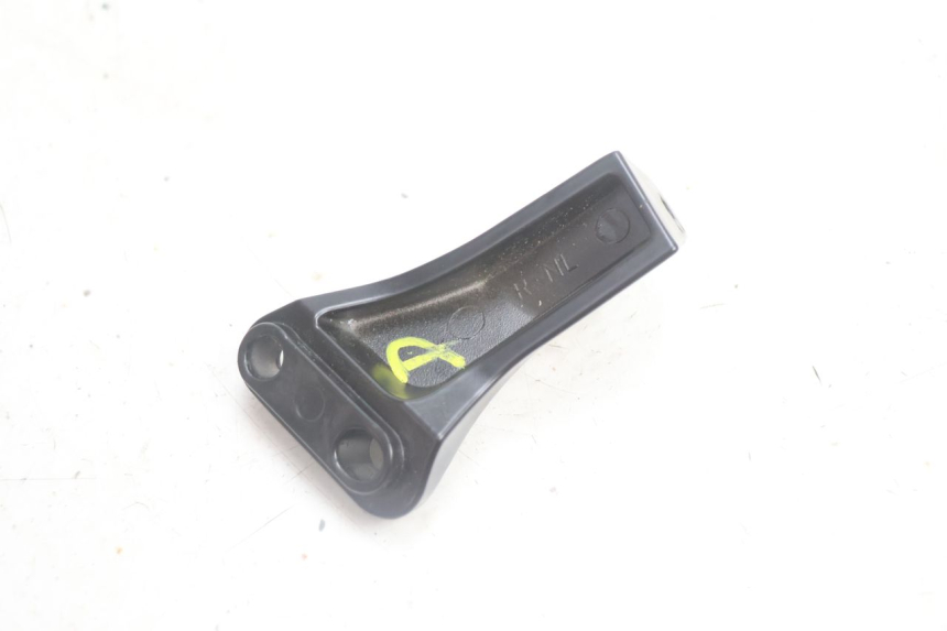 photo de FUSSRASTEN HALTEPLATTEN HINTEN RECHT JM MOTORS R-MAX TECH 50 (2024 - 2026) - Alternative Perspektive