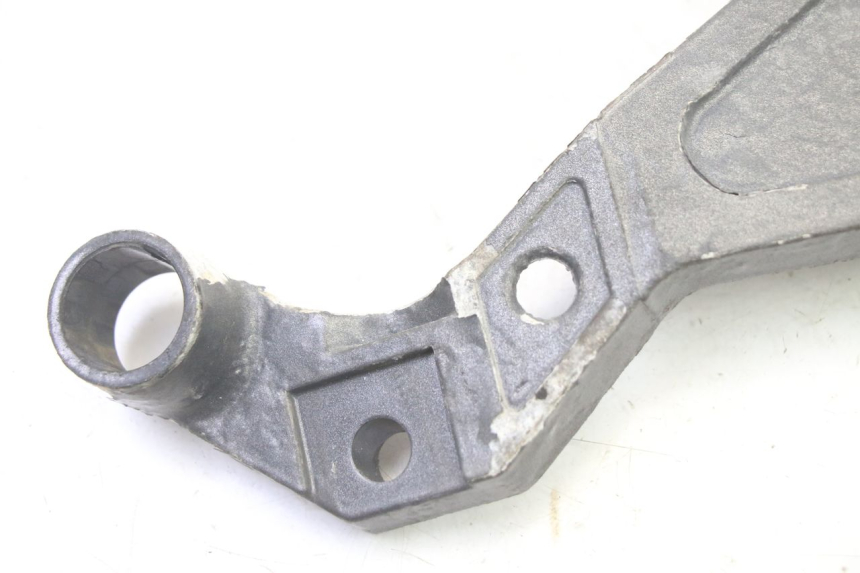 photo de FUSSRASTEN HALTEPLATTEN HINTEN RECHT TRIUMPH SPRINT 900 (1995 - 1998) - Zoom auf Gebrauchszustand