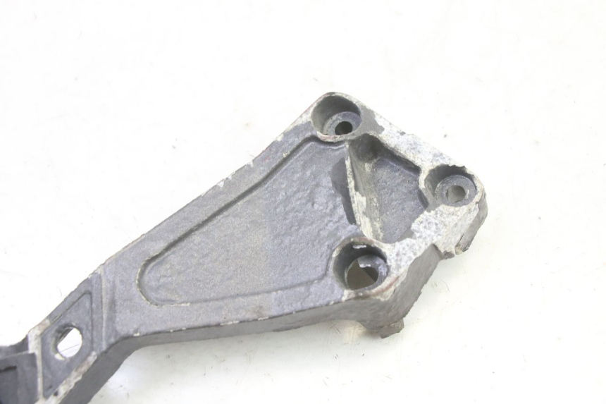 photo de FUSSRASTEN HALTEPLATTEN HINTEN RECHT TRIUMPH SPRINT 900 (1995 - 1998) - Alternative Perspektive