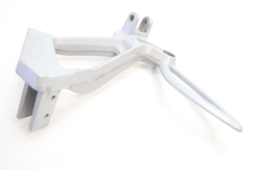 photo de FUSSRASTEN HALTEPLATTEN HINTEN RECHT CAN-AM SPYDER RS 1000 (2008 - 2012) - Alternative Perspektive