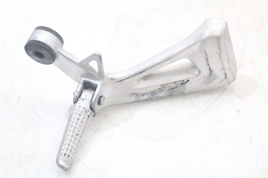 photo de RECHTE HINTERE FUßRASTENHALTERUNG SUZUKI SV N 650 (1999 - 2002) - Hauptansicht