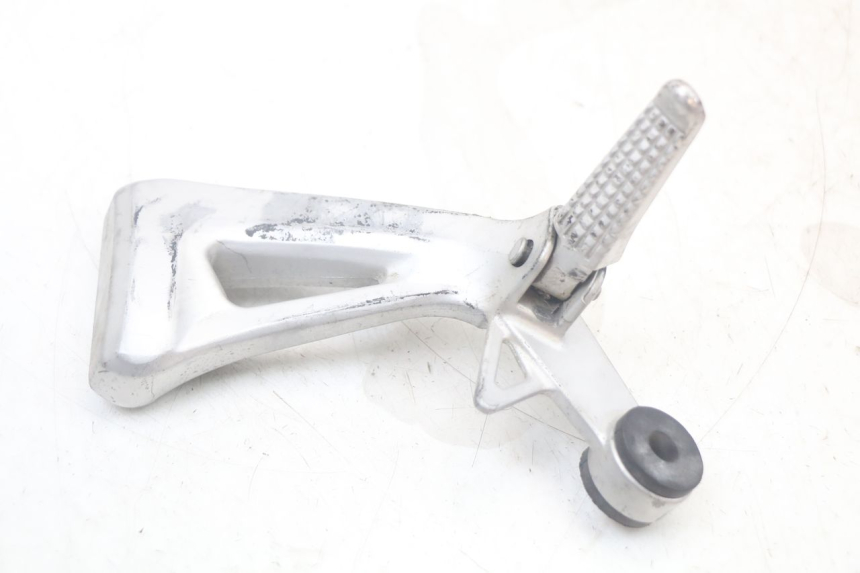 photo de RECHTE HINTERE FUßRASTENHALTERUNG SUZUKI SV N 650 (1999 - 2002) - Detailansicht des Bauteils