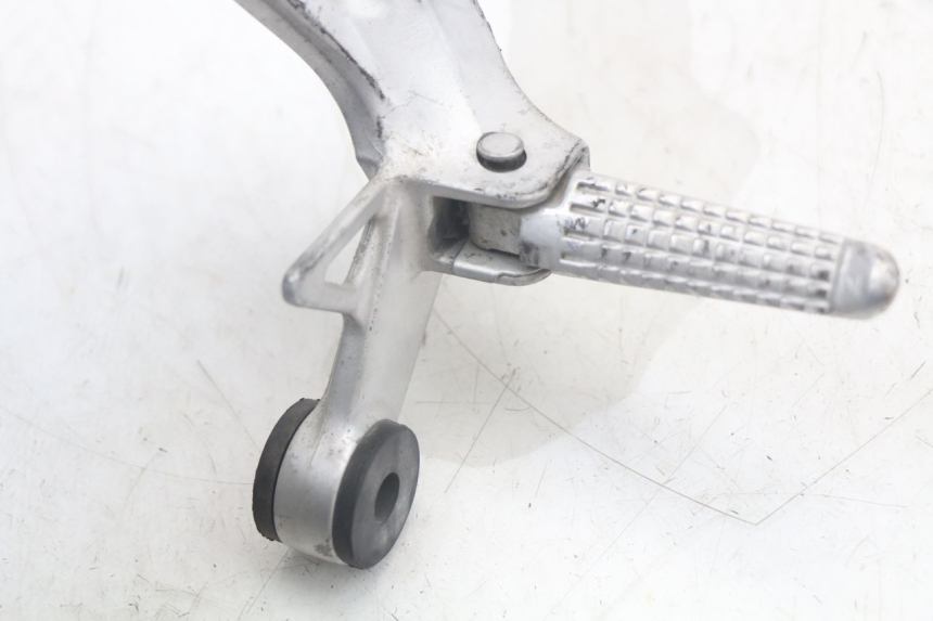 photo de RECHTE HINTERE FUßRASTENHALTERUNG SUZUKI SV N 650 (1999 - 2002) - Alternative Perspektive