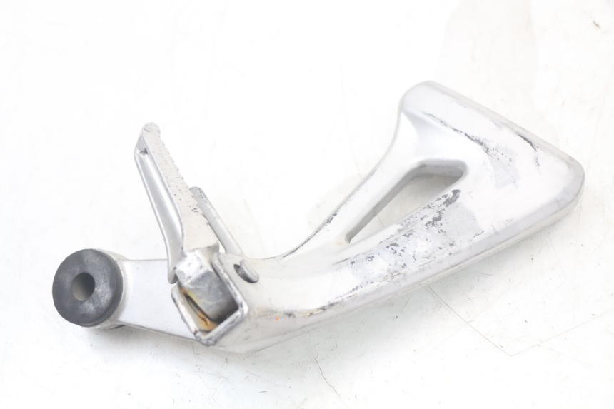 photo de RECHTE HINTERE FUßRASTENHALTERUNG SUZUKI SV N 650 (1999 - 2002) - Technische Nahaufnahme