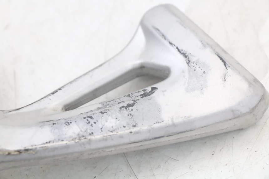 photo de RECHTE HINTERE FUßRASTENHALTERUNG SUZUKI SV N 650 (1999 - 2002) - Oberflächenzustand und Material