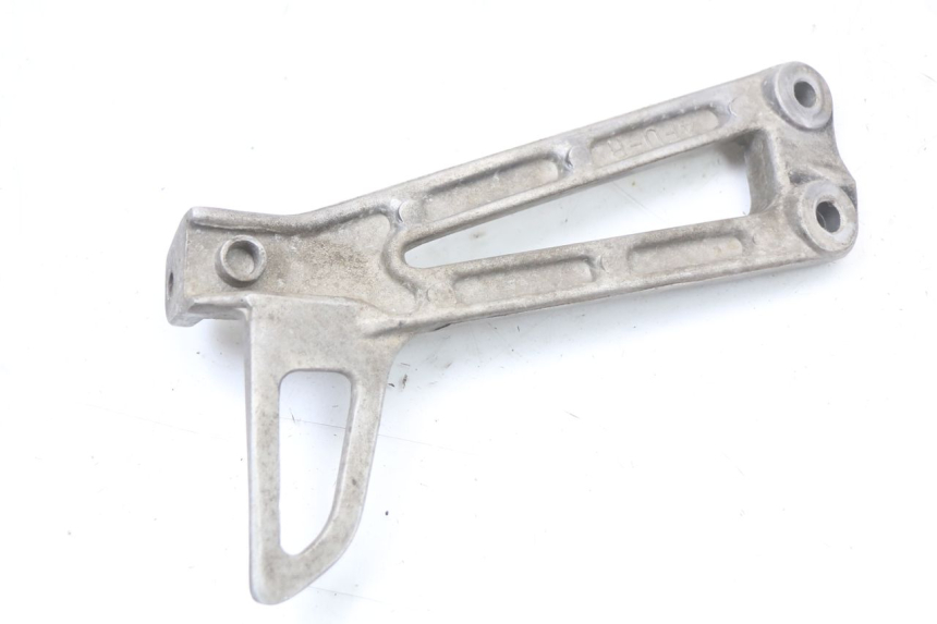 photo de RECHTE HINTERE FUßRASTENHALTERUNG YAMAHA TDR DELTABOX 125 (1997 - 2003) - Zoom auf Gebrauchszustand