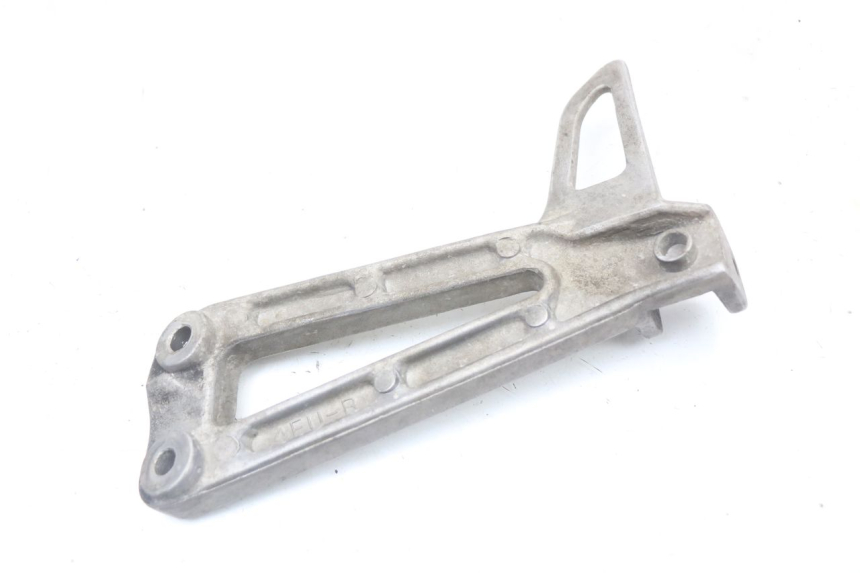 photo de RECHTE HINTERE FUßRASTENHALTERUNG YAMAHA TDR DELTABOX 125 (1997 - 2003) - Alternative Perspektive