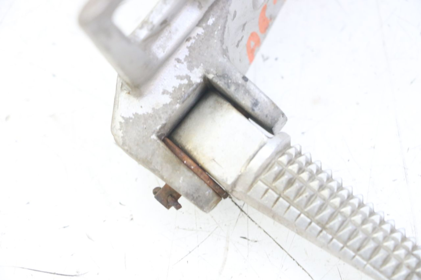 photo de RECHTE HINTERE FUßRASTENHALTERUNG YAMAHA TDR DELTABOX 125 (1997 - 2003) - Detailansicht des Bauteils