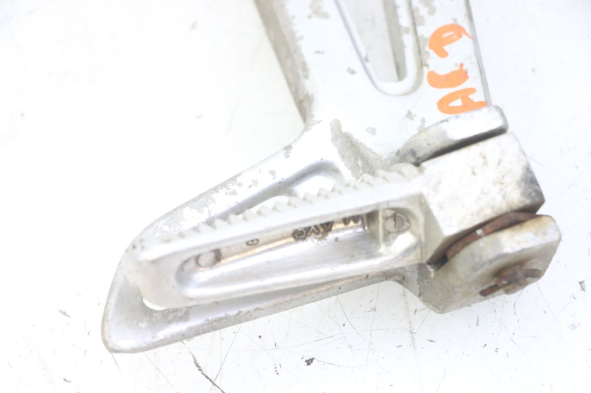 photo de RECHTE HINTERE FUßRASTENHALTERUNG YAMAHA TDR DELTABOX 125 (1997 - 2003) - Alternative Perspektive