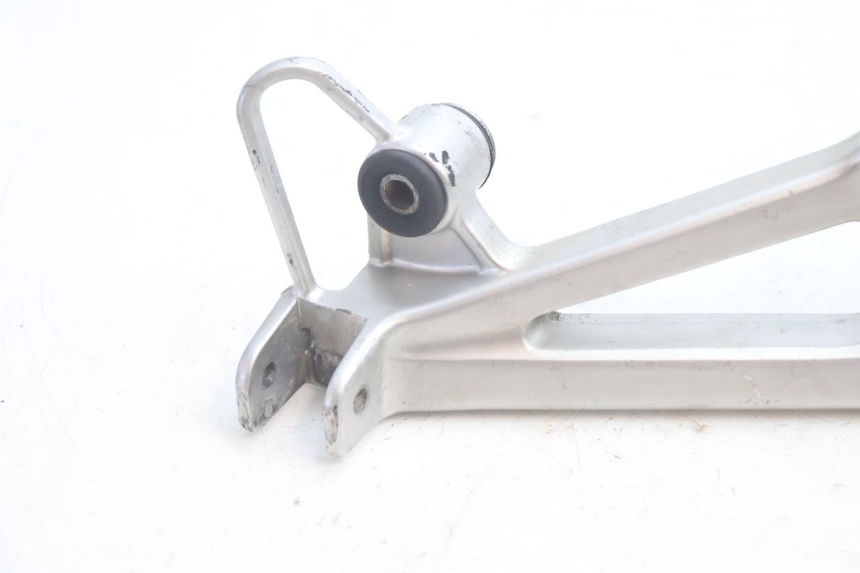 photo de RECHTE HINTERE FUßRASTENHALTERUNG HONDA VFR FI RC46 800 (1998 - 2001) - Detailansicht des Bauteils