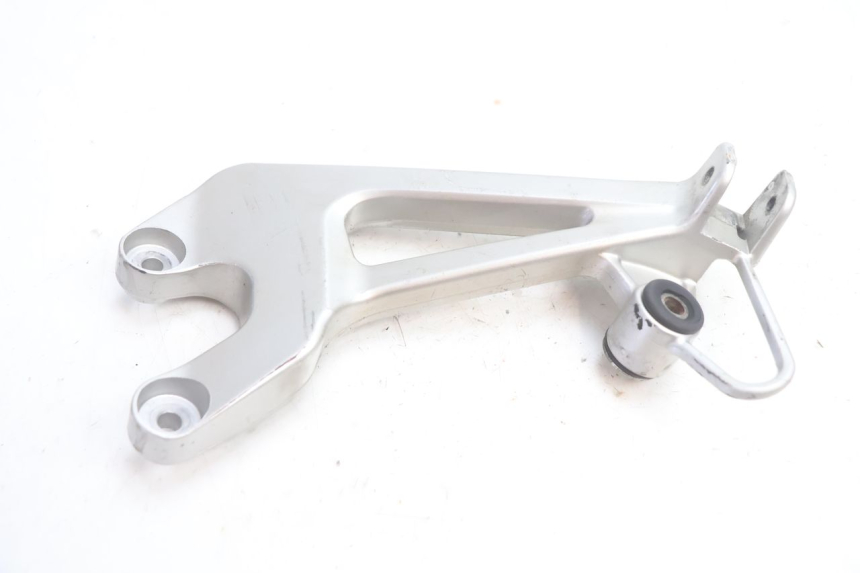 photo de RECHTE HINTERE FUßRASTENHALTERUNG HONDA VFR FI RC46 800 (1998 - 2001) - Details der Befestigungspunkte