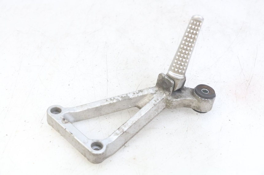 photo de RECHTE HINTERE FUßRASTENHALTERUNG DAELIM VJ ROADWIN FI 125 (2008 - 2017) - Detailansicht des Bauteils