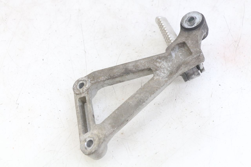 photo de RECHTE HINTERE FUßRASTENHALTERUNG DAELIM VJ ROADWIN FI 125 (2008 - 2017) - Zoom auf Gebrauchszustand