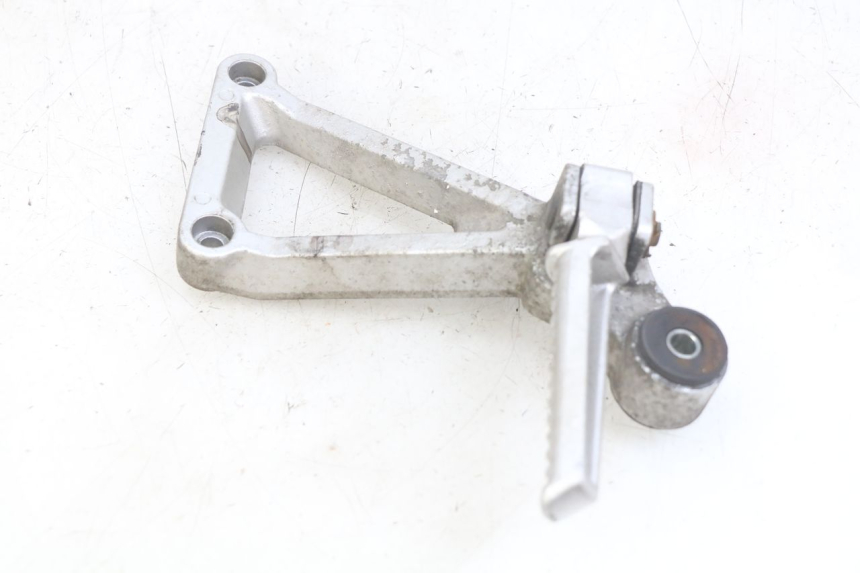 photo de RECHTE HINTERE FUßRASTENHALTERUNG DAELIM VJ ROADWIN FI 125 (2008 - 2017) - Alternative Perspektive